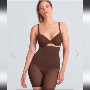 🆕 Honeylove Super Power Shorts